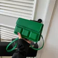 Franse stijl levendige groene crossbodytas met trendy gewatteerde vierkanten - Groen