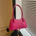 Bolso de mano magenta estructurado con doble asa y cremalleras doradas de estilo moderno - Rosa Rojo
