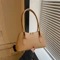 Bolso de mano chic en cuero marrón claro con diseño minimalista y doble cremallera dorada - Caqui
