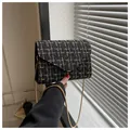Bolso bandolera de tweed en negro y dorado con cadena elegante para mujer - Negro