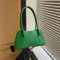 Sac à main asymétrique vert vif en simili cuir avec lettrage Fashion & Bag - Vert