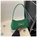 Bolso de hombro verde esmeralda minimalista con un lazo de diamantes de imitación - Verde