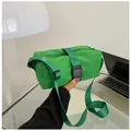 Waterdichte neongroene oxford nylon crossbodytas met gesp en verstelbare schouderriem - Groen Klein