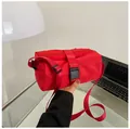 Rode cilindrische crossbodytas van oxfordstof met verstelbare brede schouderriem - Rood Klein