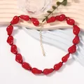 Collana di perle rosse irregolari con accenti neri e chiusura dorata a cuore - Collana / Rosso