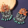 Vintage Boho-Blumen-Ohrringe mit bunten Emaille-Details und langen Quasten - bunt