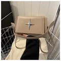 Beige Umhängetasche in Quadratform mit silberner Sternschnalle und Glattleder - Khaki