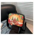 Kleine vierkante kerst schoudertas met kerstman en boomprint op een zwarte basis - Stijl 1 (Style 1)