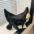 Sac bandoulière en velours côtelé noir avec mini pochette et pendentif ours - Avec Pendentif / Noir