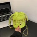 Borsa a secchiello trapuntata verde con catena dorata a cuori per donne alla moda - Verde