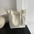 Grote beige corduroy shopper met bijpassend etui en brede comfortabele schouderbanden - Met kleine tas / Wit