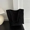Grote zwarte corduroy draagtas met bijpassend etui in minimalistische vintage stijl - Met kleine tas / Zwart