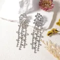 Boucles d'oreilles élégantes cascade argentée avec strass scintillants pour femme - Boucles D'Oreilles Gland Fleur Strass Argent (EXEH108)