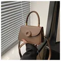 Borsa a tracolla retrò in pelle marrone con fibbia rotonda e manico superiore - Marrone Scuro