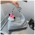 Chique zilveren hobo-tas met strikdetail en schattige pluchen tashanger - Met Hanger / Grijs