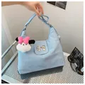 Lichtblauwe veelzijdige canvas tas met een schattige pluche hanger en metalen strikje - Met Hanger / Blauw