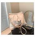 Borsa a tracolla pieghettata bianco crema con farfalla d'argento e catena in oro metallo - Bianco