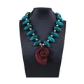 Collier de perles bohème avec des perles turquoise et un grand pendentif en forme de coquillage - Vert malachite