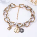 Collier à grosse chaîne bicolore or et argent avec pendentifs de pièces de style vintage - Or