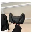 Modische schwarze Umhängetasche mit Webstruktur und goldenen Nietendetails für Damen - Schwarz