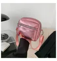 Bolso bandolera cuadrado rosa metalizado con acabado brillante y cremalleras dobles - Rosa