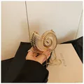 Goldene Abendtasche in Nautilus-Form aus Metall mit eleganter Schlangenkette - Nautilus Form Gold (Stil 1 Gold)
