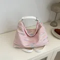 Borsa tote rosa testurizzata con ricami colorati e tracolla bianca regolabile - Rosa