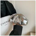 Sac à main plissé argenté brillant pour femme avec texture métallique chic - Argent