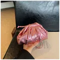 Sac nuage plissé rose métallisé avec fine bandoulière et finition brillante - Rose