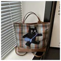 Retro tote bag met blauw-bruin ruitjespatroon, kattenborduurwerk en verstelbare riemen - Blauw
