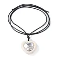 Detail van de hartvormige hanger met zirkoonsteen en zwart leren koord ketting - Wit