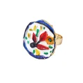 Nahaufnahme der floralen Emaille-Herz-Muster auf dem goldenen Legierungsring - Rundes Künstlerisches Florales (Stil 1)