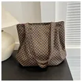 Large vintage tote bag in dark brown with geometric patterns and shoulder straps - Coffee