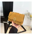 Schicke senfgelbe Wildleder Umhängetasche mit goldener U-Schnalle und Kettenriemen - Khaki