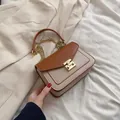 Schicke zweifarbige Umhängetasche in Braun und Beige mit goldener Kette und Verschluss - Khaki