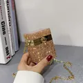 Mini pochette de soirée dorée avec strass, boucle ronde et fine chaîne en métal - Rose