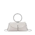 Dettaglio borsa color panna con manico circolare impreziosito da strass e catena sottile - Piccolo / Bianco Sporco