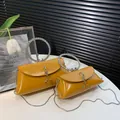 Sac jelly jaune avec poignée anneau en strass et chaîne argentée en deux tailles - Petit / Jaune
