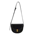 Bolso de hombro tipo montura en cuero negro con elegante cierre giratorio dorado - Negro
