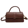 Bolso de cuero marrón oscuro con hebilla de costura en V y herrajes dorados - Marrón Oscuro