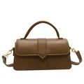 Bolso de mano minimalista marrón oscuro de piel sintética lisa con herrajes dorados - Caqui