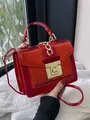 Rote glitzernde Pailletten Umhängetasche mit goldener Kette und Lackleder-Finish - Rot