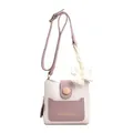 Bolso de hombro minimalista en crema y lavanda con elegante hebilla de madera - Morado