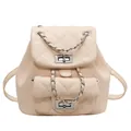 Dettaglio mini zaino trapuntato beige con catena in metallo argento e chiusure a scatto - Bianco Sporco