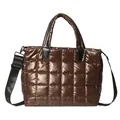 Borsa tote trapuntata marrone caffè in nylon lucido con tracolla regolabile - Marrone