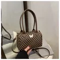 Borsa Boston vintage marrone con decoro a farfalla e motivo floreale chic - Caffè