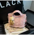 Borsa a secchiello rosa a pieghe con ciondolo a forma di orso e tracolla - Con Ciondolo / Rosa