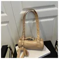 Sac sous le bras cylindrique beige avec pendentif nœud chic et boucle en métal - Kaki
