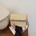 Borsa a tracolla in paglia intrecciata beige naturale con nappe di conchiglie - Cachi