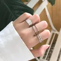 Ensemble de trois bagues argentées avec anneaux minimalistes et chaîne cubaine pour femme - Ensemble de Trois Bagues (J1)